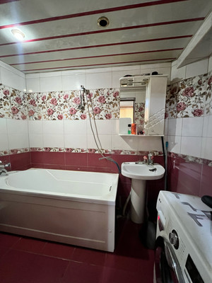 Продам двухкомнатную (2-комн.) квартиру, Мовсисяна ул, 5, Нальчик г