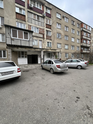 Продам двухкомнатную (2-комн.) квартиру, Мовсисяна ул, 5, Нальчик г