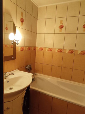 Продам многокомнатную квартиру, У.Громовой ул, 12, Калининград г