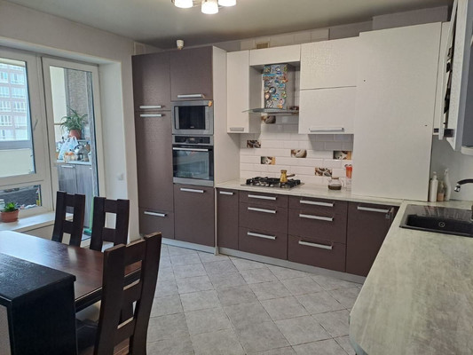 Продам многокомнатную квартиру, Весенняя ул, 1, Васильково п