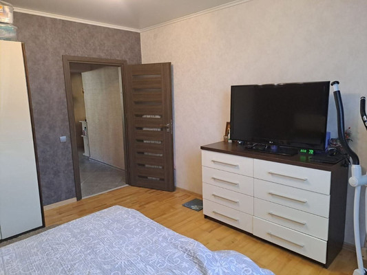 Продам многокомнатную квартиру, Весенняя ул, 1, Васильково п