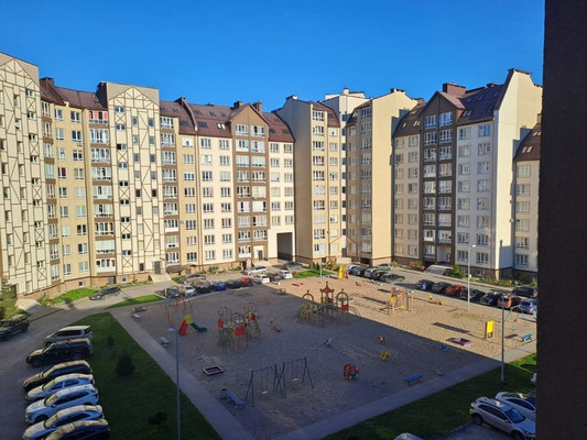 Продам многокомнатную квартиру, Весенняя ул, 1, Васильково п