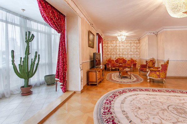 Продам многокомнатную квартиру, 20-летия ВЛКСМ ул, 49, Воронеж г