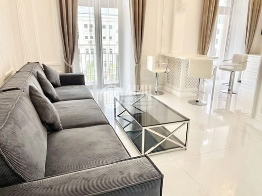 Продам двухкомнатную (2-комн.) квартиру, Большая Садовая ул, 1, Москва г