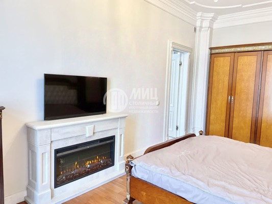 Продам двухкомнатную (2-комн.) квартиру, Большая Садовая ул, 1, Москва г