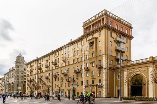 Продам двухкомнатную (2-комн.) квартиру, Большая Садовая ул, 1, Москва г