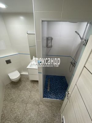 Продам трехкомнатную (3-комн.) квартиру, Шувалова ул, 50, Мурино п