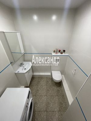 Продам трехкомнатную (3-комн.) квартиру, Шувалова ул, 50, Мурино п