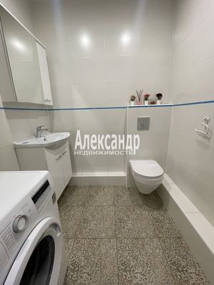 Продам трехкомнатную (3-комн.) квартиру, Шувалова ул, 50, Мурино п