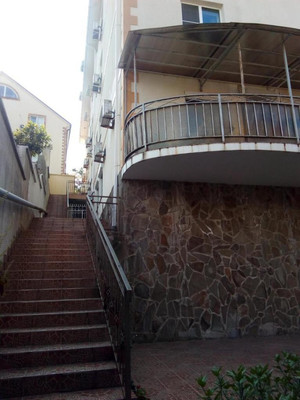 Продам трехкомнатную (3-комн.) квартиру, Ясная (Центральный р-н) ул, 9б, Сочи г