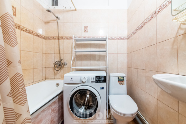 Продам двухкомнатную (2-комн.) квартиру, Карпинского ул, 38к7, Санкт-Петербург г