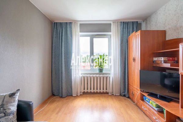 Продам трехкомнатную (3-комн.) квартиру, Брюсовская ул, 5к2, Санкт-Петербург г