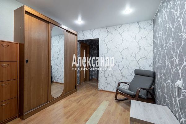 Продам трехкомнатную (3-комн.) квартиру, Брюсовская ул, 5к2, Санкт-Петербург г