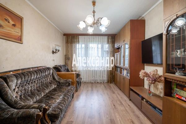Продам трехкомнатную (3-комн.) квартиру, Брюсовская ул, 5к2, Санкт-Петербург г