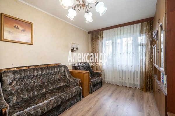 Продам трехкомнатную (3-комн.) квартиру, Брюсовская ул, 5к2, Санкт-Петербург г