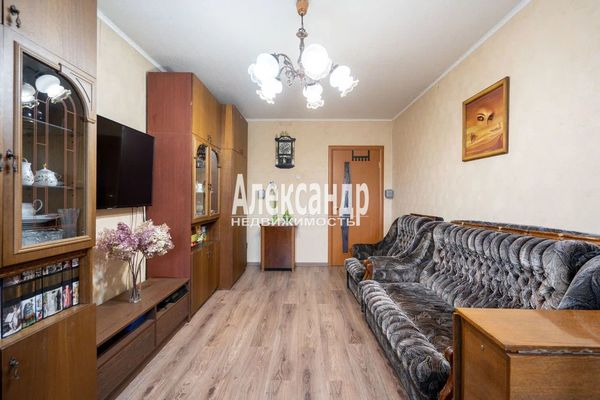 Продам трехкомнатную (3-комн.) квартиру, Брюсовская ул, 5к2, Санкт-Петербург г