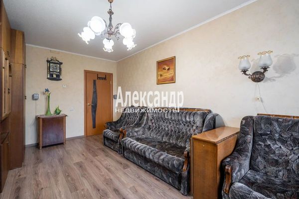 Продам трехкомнатную (3-комн.) квартиру, Брюсовская ул, 5к2, Санкт-Петербург г