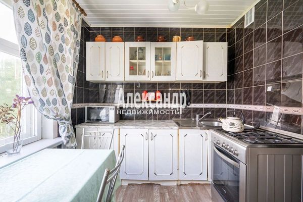 Продам трехкомнатную (3-комн.) квартиру, Брюсовская ул, 5к2, Санкт-Петербург г