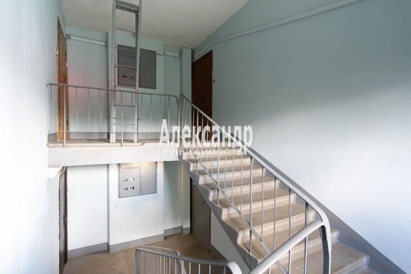 Продам трехкомнатную (3-комн.) квартиру, Брюсовская ул, 5к2, Санкт-Петербург г