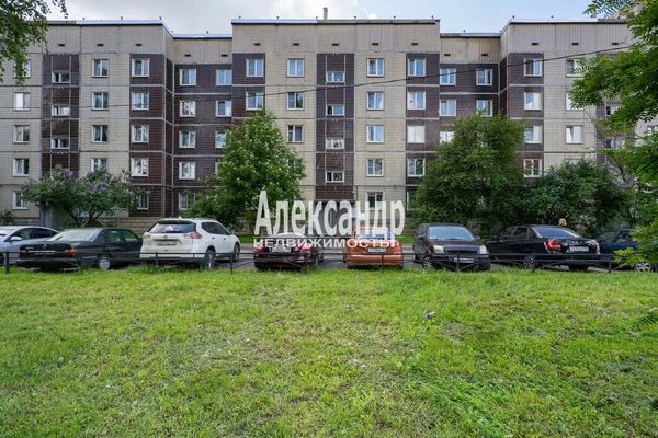 Продам трехкомнатную (3-комн.) квартиру, Брюсовская ул, 5к2, Санкт-Петербург г