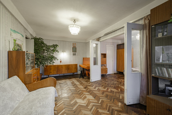 Продам трехкомнатную (3-комн.) квартиру, Новоизмайловский пр-кт, 13, Санкт-Петербург г