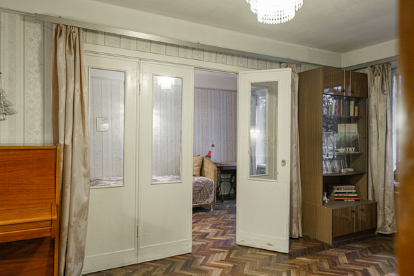 Продам трехкомнатную (3-комн.) квартиру, Новоизмайловский пр-кт, 13, Санкт-Петербург г