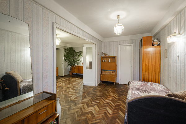 Продам трехкомнатную (3-комн.) квартиру, Новоизмайловский пр-кт, 13, Санкт-Петербург г