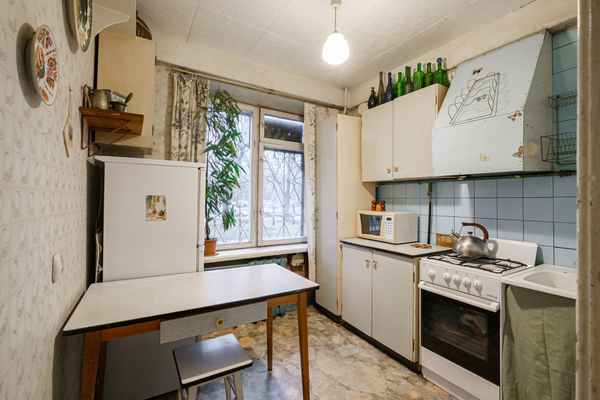 Продам трехкомнатную (3-комн.) квартиру, Новоизмайловский пр-кт, 13, Санкт-Петербург г