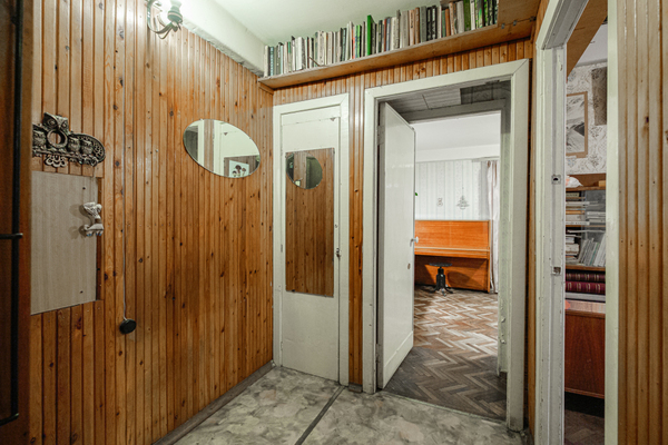 Продам трехкомнатную (3-комн.) квартиру, Новоизмайловский пр-кт, 13, Санкт-Петербург г