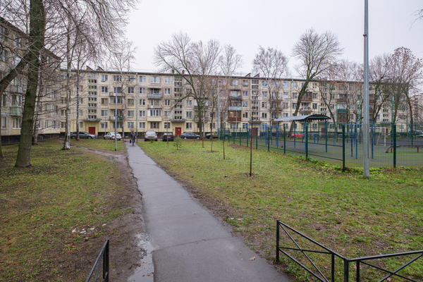 Продам трехкомнатную (3-комн.) квартиру, Новоизмайловский пр-кт, 13, Санкт-Петербург г