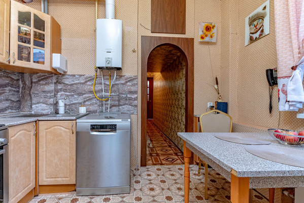 Продам трехкомнатную (3-комн.) квартиру, Большой Сампсониевский пр-кт, 18А, Санкт-Петербург г