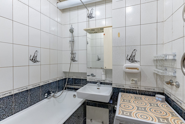 Продам трехкомнатную (3-комн.) квартиру, Большой Сампсониевский пр-кт, 18А, Санкт-Петербург г