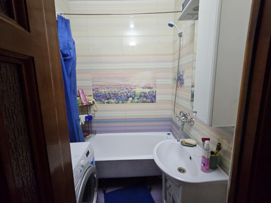 Продам трехкомнатную (3-комн.) квартиру, Строителей пр-кт, 5, Волгодонск г