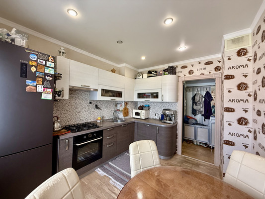 Продам трехкомнатную (3-комн.) квартиру, Ясная ул, 62, Волгодонск г