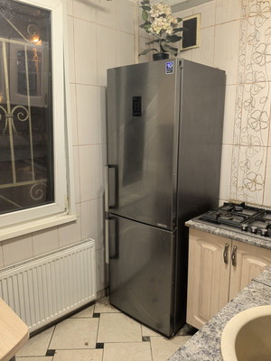 Продам трехкомнатную (3-комн.) квартиру, Лёни Голикова ул, 39, Санкт-Петербург г