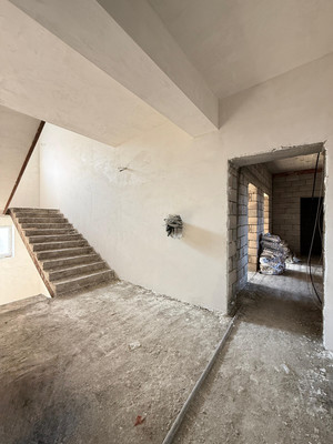 Продам трехкомнатную (3-комн.) квартиру, Солнечная ул, 10, Нальчик г