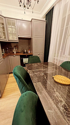 Продам трехкомнатную (3-комн.) квартиру, Большая Очаковская ул, 27, Москва г