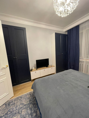 Продам трехкомнатную (3-комн.) квартиру, Большая Очаковская ул, 27, Москва г