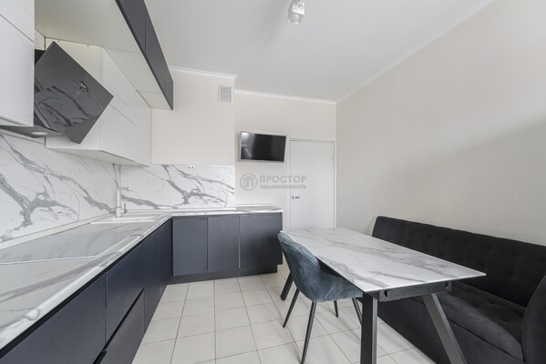 Продам трехкомнатную (3-комн.) квартиру, Пригородное (Пригород Лесное мкр.) ш, 5, Мисайлово д