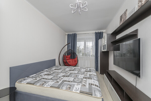 Продам трехкомнатную (3-комн.) квартиру, Пригородное (Пригород Лесное мкр.) ш, 5, Мисайлово д