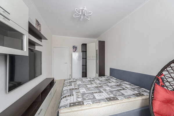 Продам трехкомнатную (3-комн.) квартиру, Пригородное (Пригород Лесное мкр.) ш, 5, Мисайлово д