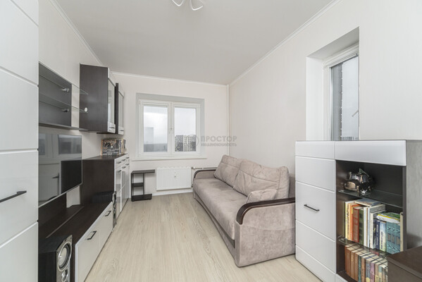 Продам трехкомнатную (3-комн.) квартиру, Пригородное (Пригород Лесное мкр.) ш, 5, Мисайлово д