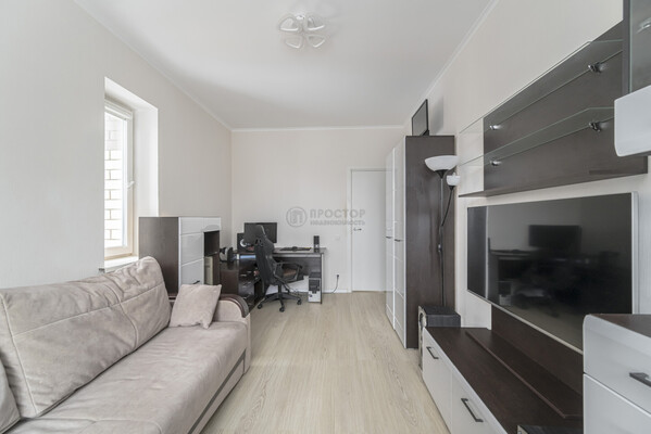 Продам трехкомнатную (3-комн.) квартиру, Пригородное (Пригород Лесное мкр.) ш, 5, Мисайлово д