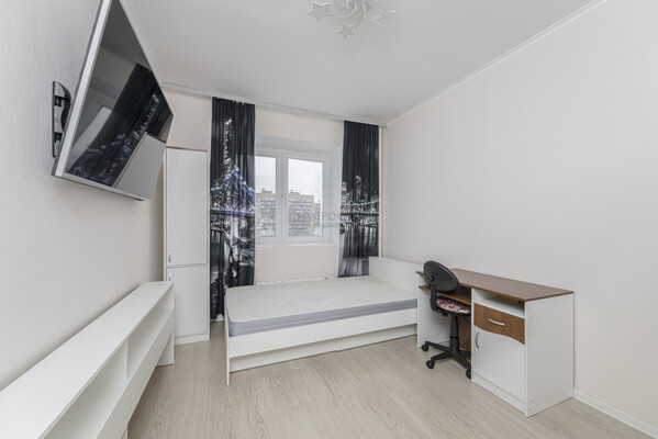 Продам трехкомнатную (3-комн.) квартиру, Пригородное (Пригород Лесное мкр.) ш, 5, Мисайлово д