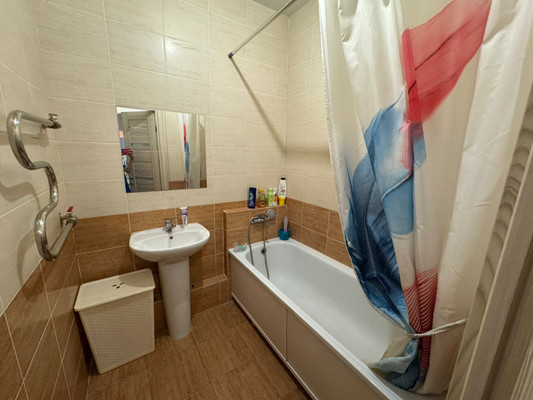 Продам трехкомнатную (3-комн.) квартиру, Солженицына пр-кт, 21к106, Ростов-на-Дону г