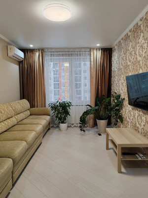 Продам трехкомнатную (3-комн.) квартиру, Тэцевская ул, 4б, Казань г