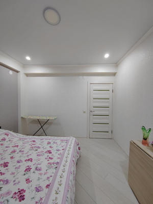 Продам трехкомнатную (3-комн.) квартиру, Тэцевская ул, 4б, Казань г