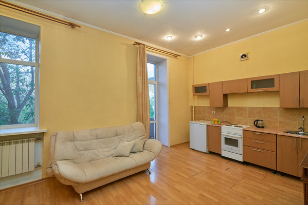 Продам трехкомнатную (3-комн.) квартиру, Ленина ул, 9, Иркутск г