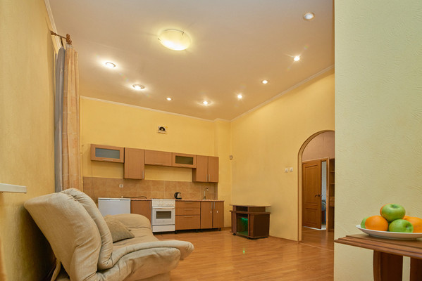 Продам трехкомнатную (3-комн.) квартиру, Ленина ул, 9, Иркутск г