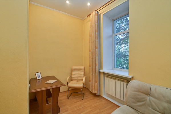 Продам трехкомнатную (3-комн.) квартиру, Ленина ул, 9, Иркутск г